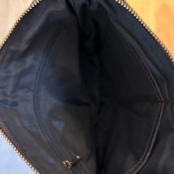 LUXEORIA
Genuine Leather Crossbody Sling Bag Crossbody. - Picture 8 of 10